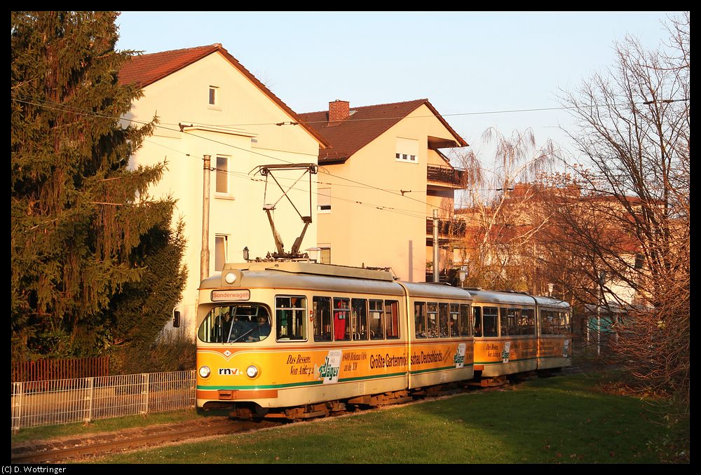RHB-Zug 1017+1057 am 28. November 2010 bei der Ausfahrt aus Feudenheim.