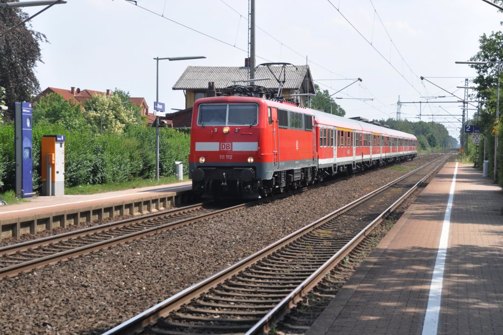 RHEINE (Kreis Steinfurt), 12.07.2011, 111 112 fährt leer durch den Bahnhof Rheine-Mesum in Richtung Rheine 