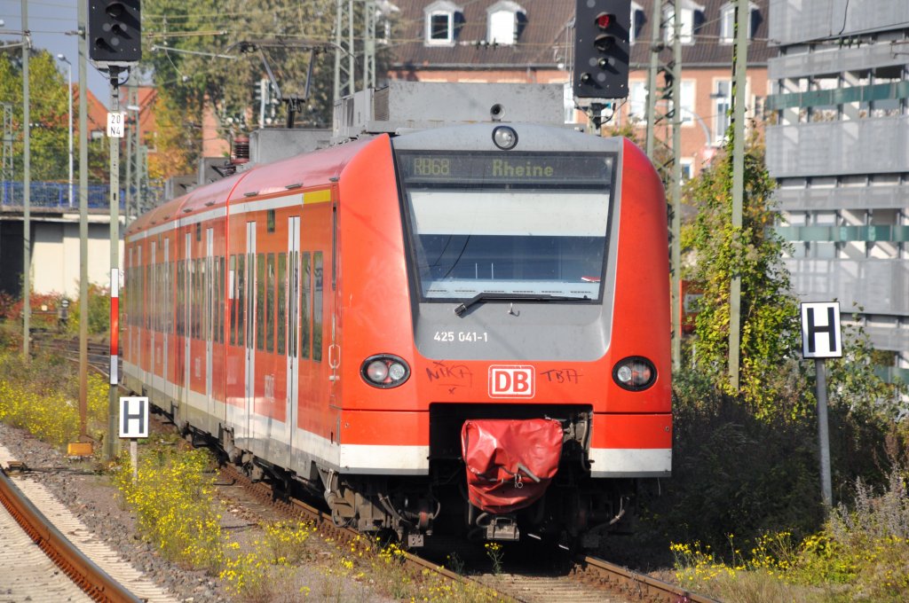 RHEINE (Kreis Steinfurt), 18.10.2010, 425 041-1 als RB 68 von Münster/Westf. nach Rheine fährt nach Erreichen des Zielbahnhofs auf ein Abstellgleis

