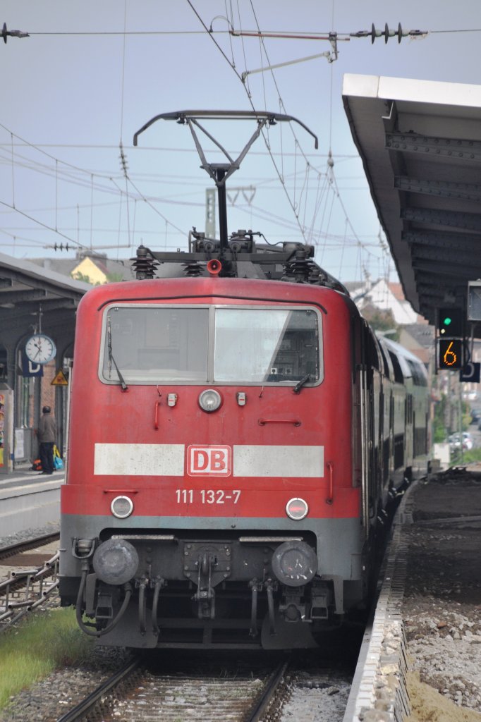 RHEINE (Kreis Steinfurt), 19.05.2013, 111 132-7 als Regionalexpress nach Emden Hbf bei der Ausfahrt
