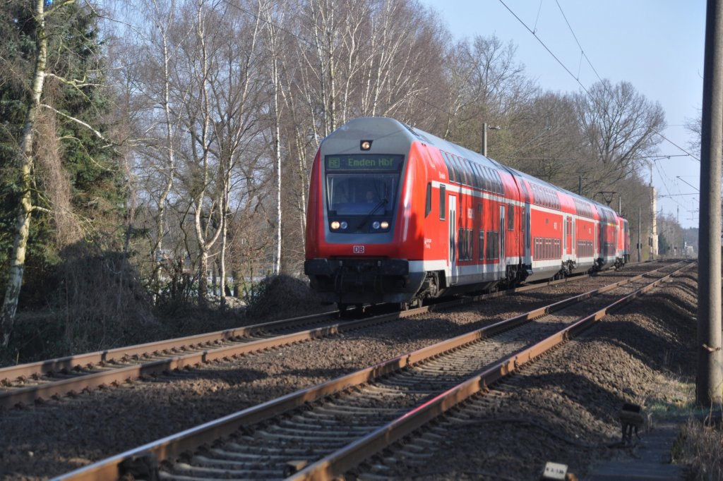 RHEINE (Kreis Steinfurt), 29.03.2011, RE 15 nach Emden Hbf kurz nach Durchfahrt durch den Bahnhof Rheine-Mesum