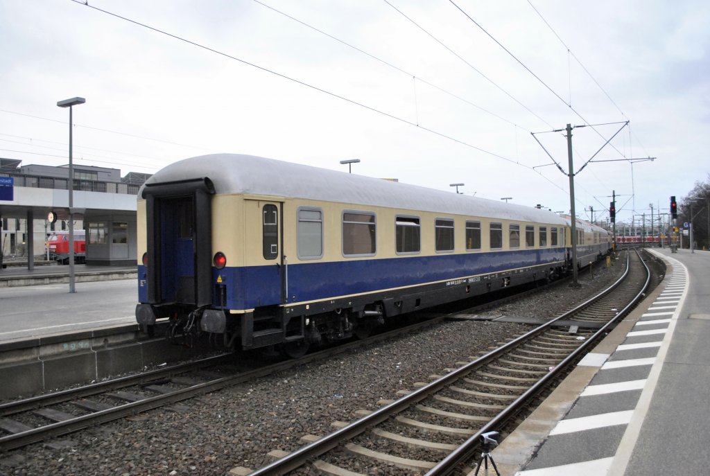 Rheingold Personenwagen, verlsst Hannover HBF am 02.04.2012.
