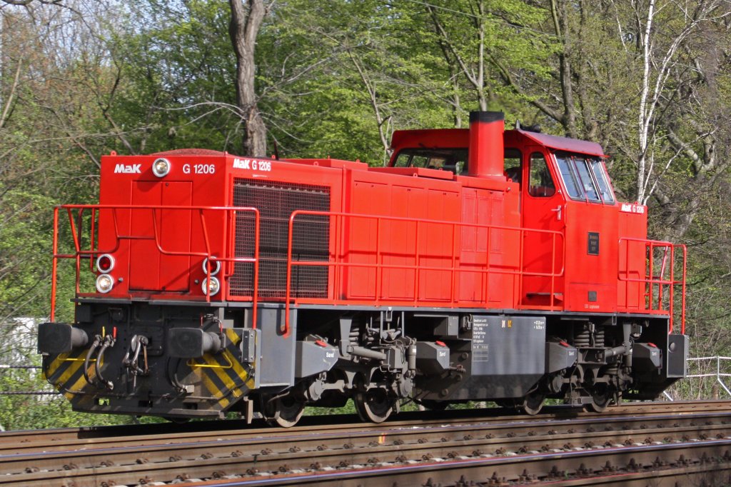 Rheinhafen Krefeld Lok DIV am 9.4.11 als Lz in Duisburg-Neudorf.