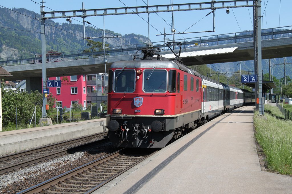 Rheintalexpress (REX)nach St.Gallen am 14.05.12 in Maienfeld