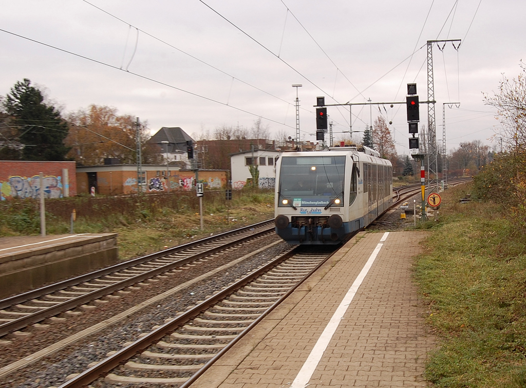 Rheydt Hbf Gleis 4 Rurtalbahn VT als RB 39 nach Mnchengladfbach bei der Einfahrt am Samstagvormittag den 20.November 2010.