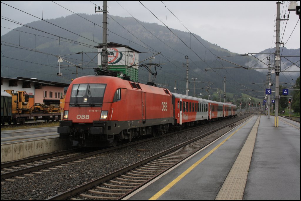 Richtiges Shittwetter war das!! Deswegen blieben wir auch am Bahnhof und zogen nicht zur geplanten Fotostelle, da das Wetter zu unsicher war. Auf dem Bild zu sehen ist 1116 154 mit der  S 6 1504. (17.08.2010, St. Johann, Tirol)