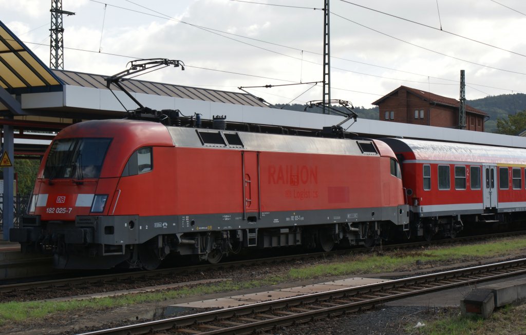 Richtungswechsel in Eisenach 182 025-7 fhrt zurck nach Halle/Saale 
