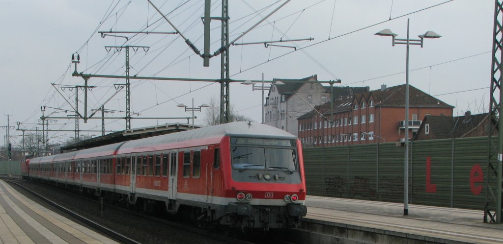 Rigonal Express am 25.03.2011 in Lehrte mit Zug nach Wolfsburg.