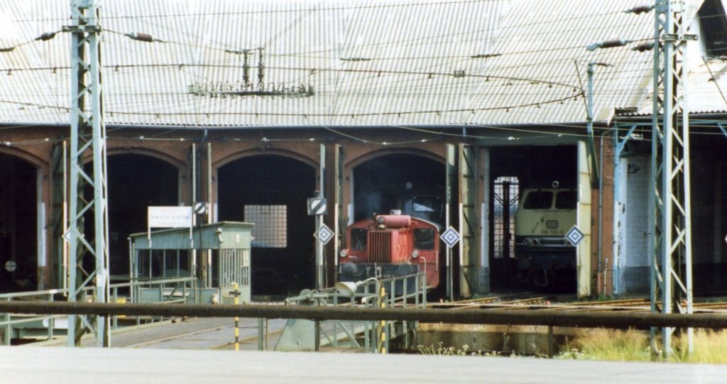 Ringlokschuppen und Drehscheibe im Bahnhof Bebra 1992