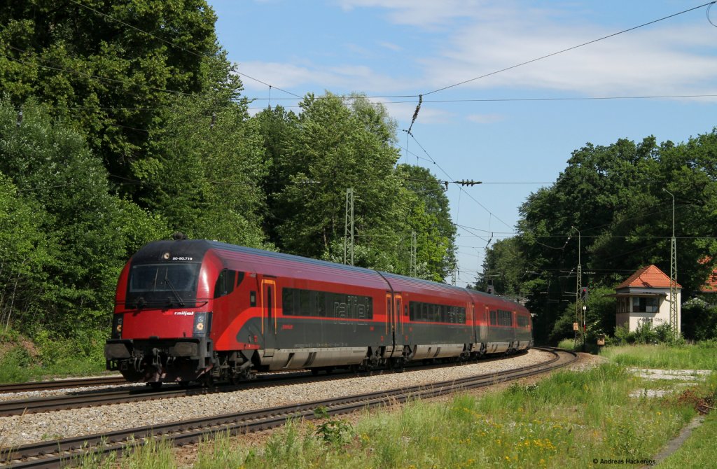 RJ 1263 (Wiesbaden Hbf-Budapest-Keleti pu) mit Schublok 1116 219-5 in Aling 8.6.11 Zug hatte gut 60+