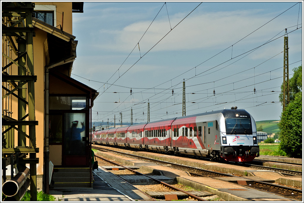 RJ 663 von Bregenz nach Wien Westbahnhof bei der Durchfahrt durch Kirchstetten, 6.7.2012