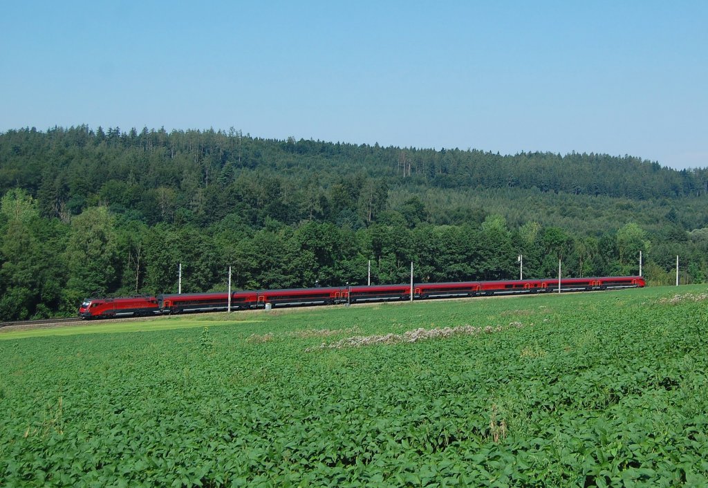 RJ 67 unterwegs am 27.07.2012 bei Attnang-Puchheim.