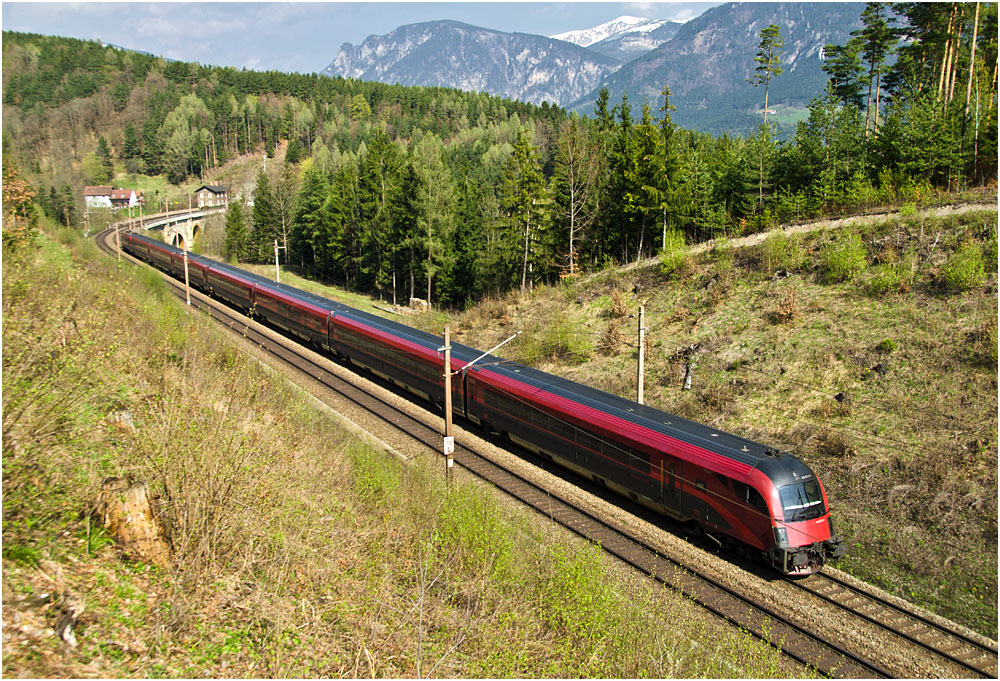 RJ mit 1116 247 nach Graz auf der Semmering zwischen Pettenbach- und Steinbauertunnel, 25.4.2013