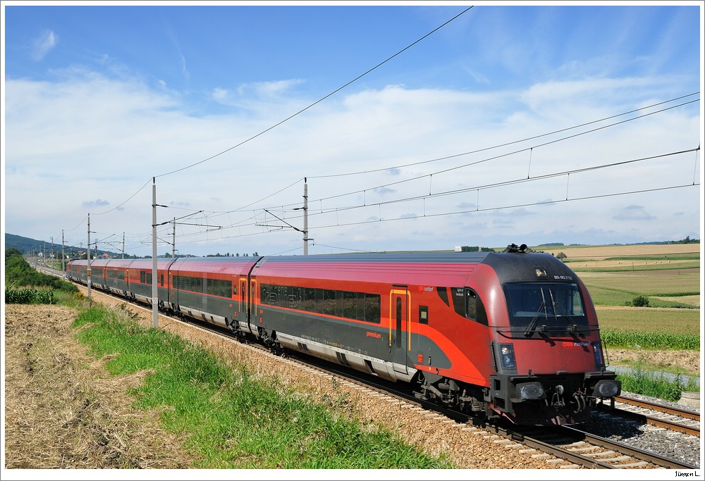 RJ61 von Mnchen Hbf via Wien nach Budapest; hier bei Ollersbach, 14.8.2010.