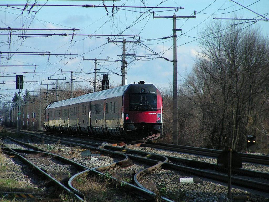 RJ61(8090706) rast auf der Ostbahn Richtung ungarische Grenze;101123