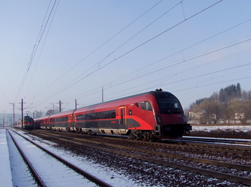 RJ62 berholt im Bhf. Redl-Zipf R3016;100107