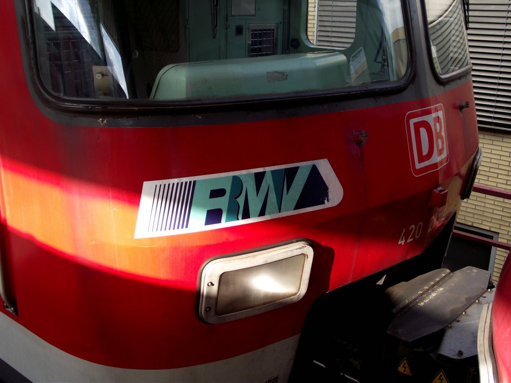 RMV und DB Logo eines 420er der S-Bahn Rhein Main am 09.02.13 in Hanau