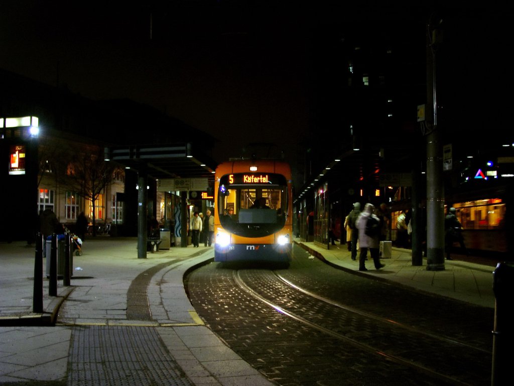 RNV6 761 als Linie 5 nach Kfertal in Mannheim Hauptbahnhof. 06.02.2010