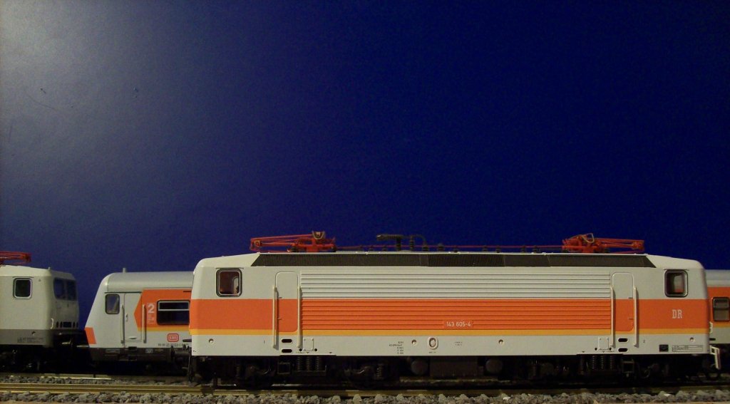 Roco 143 605-4 der DR in DB -(Bundesbahn) S-bahn Farben 