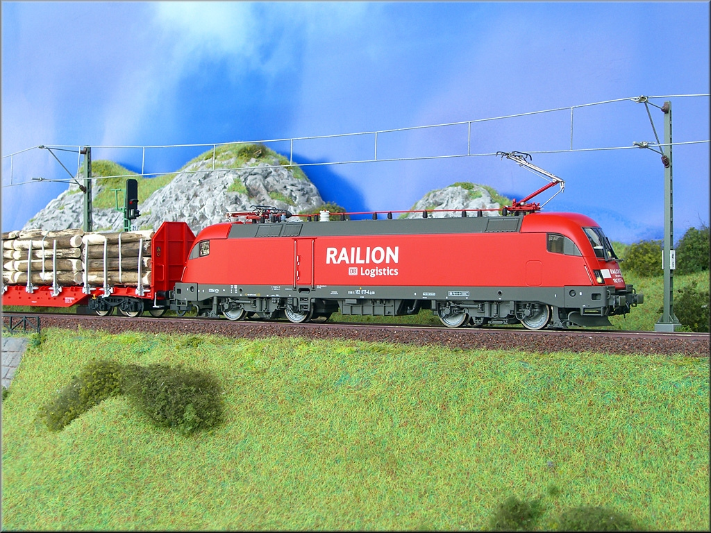 Roco 62362 182 017-4 DB AG
Als weitere Variante brachte Roco 2010 den DB-Taurus mit der zuletzt aktuellen Beschritung RAILION DB Logistics auf den Markt. 