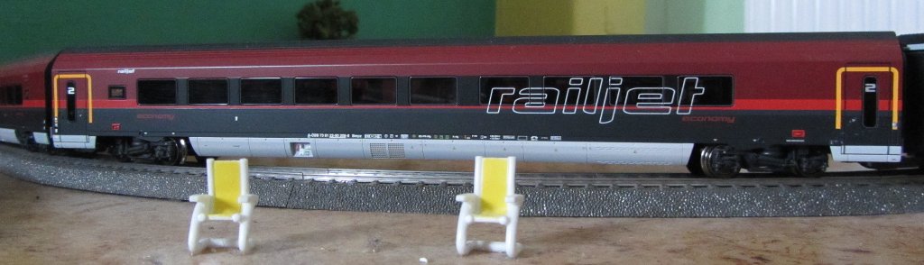 ROCO Railjet-Wagen, zuvor 2 Sthle.