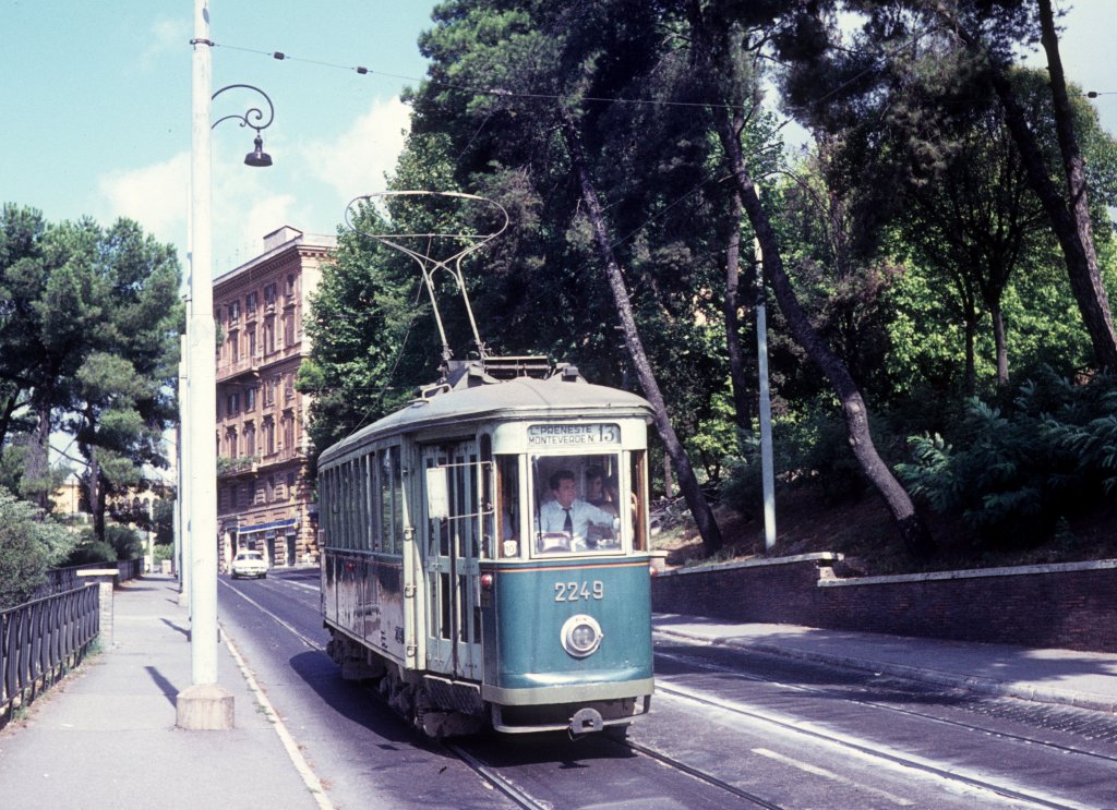 Roma / Rom ATAC Linea tranviaria / SL 13 (Tw MRS 2249) Via Nicolà Salvi am 23. August 1970. - Scan eines Diapositivs.