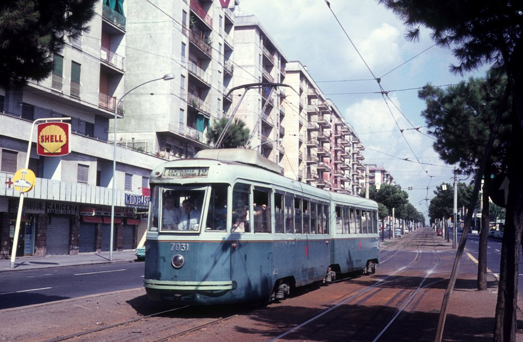Roma / Rom ATAC Linea tranviaria / SL 12 (Stanga-TAS 7031) Via Prenestina am 24. August 1970. - Scan eines Diapositivs.