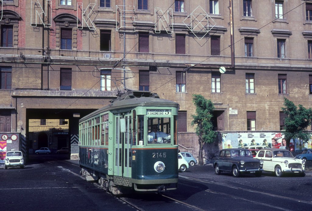 Roma ATAC SL 5 (MRS-Tw 2145) Piazza del Cinquecento / Stazione Centrale Roma-Termini am 23. August 1970.