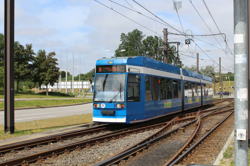 Rostock RSAG SL 6 (Dwag/DWA-6NGTWDE 690) Stadthalle am 19. Juli 2013.