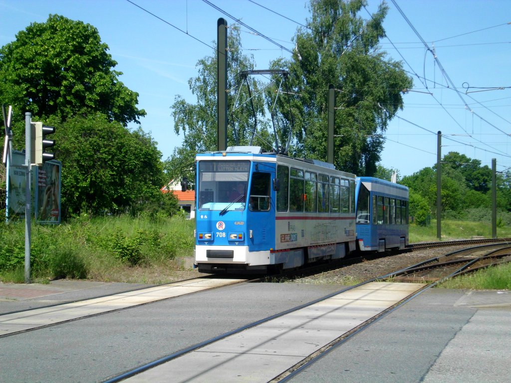 Rostock: Straenbahnlinie 1 nach Rostock Ltten Klein Rgener Strae an der Haltestelle Rostock-Dierkow Dierkower Kreuz.(3.6.2013) 