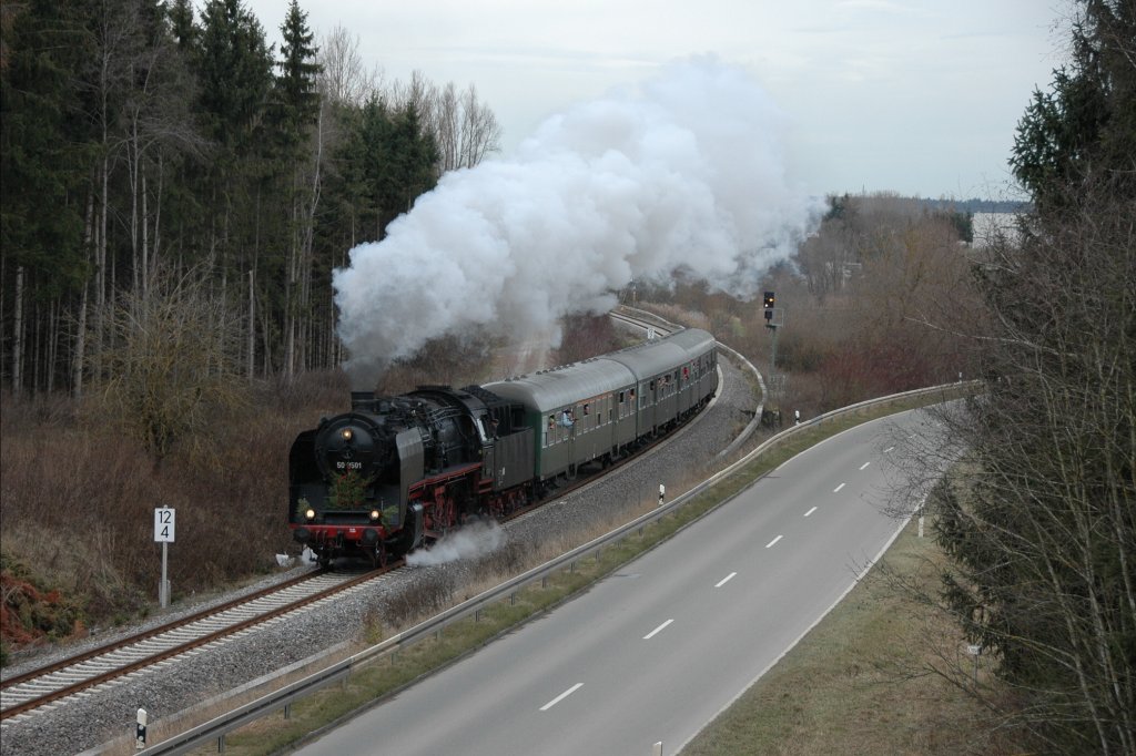 Rottweiler Dampftage, 29.11.09: 50 3501 auf dem Weg nach Schwenningen, aufgenommen bei der Ausfahrt aus Trossingen Bahnhof