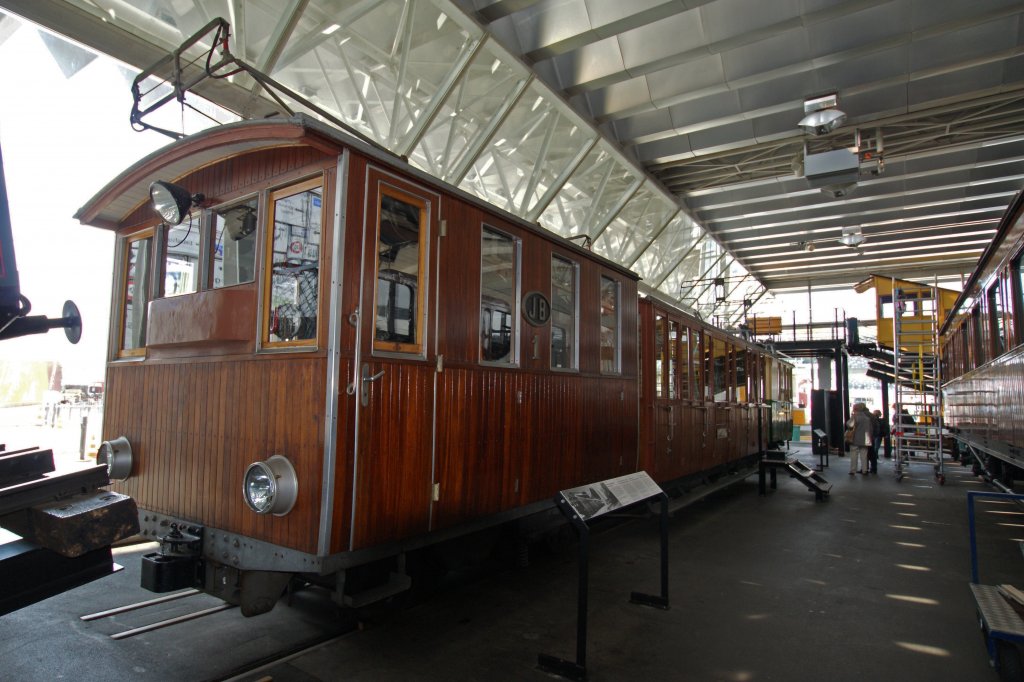 Rowanzug mit Lokomotive He 2/2 Nr. 1 mit Baujahr 1898. Der Zug wurde im Jahre 1960 ausgemustert und steht jetzt im Verkehrshaus Luzern. Die Aufnahme stammt vom 17.04.2012.