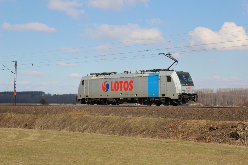 RP/LOTOS E186 272 war am 7.April 2013 sdlich von Elze (KBS 350) Lz auf dem Weg nach Braunschweig.
