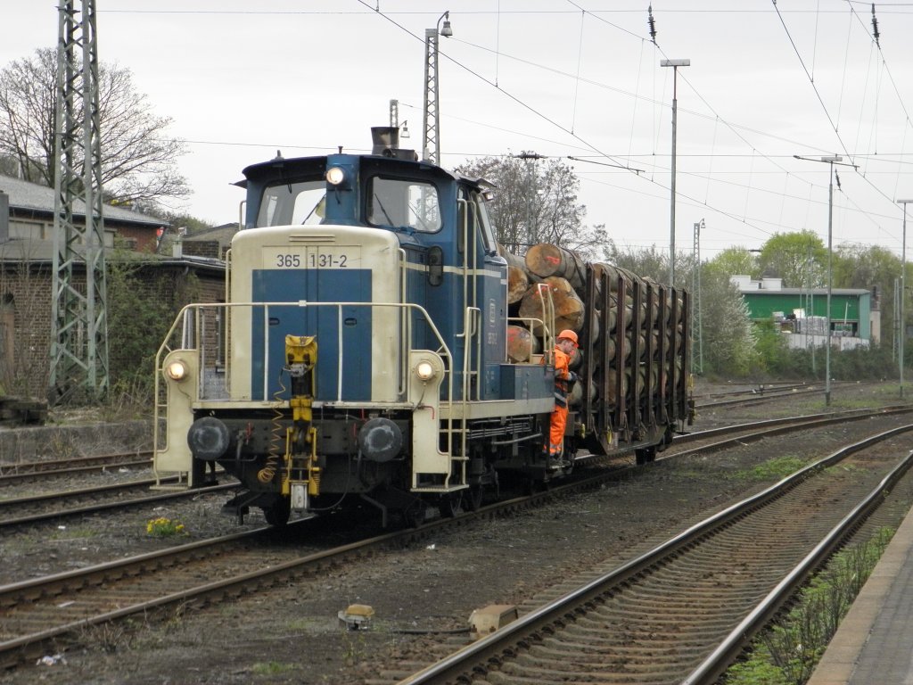 RSE 365 131-2 beim Rangieren in Beuel am 5.4.2011. Gru an den Tf