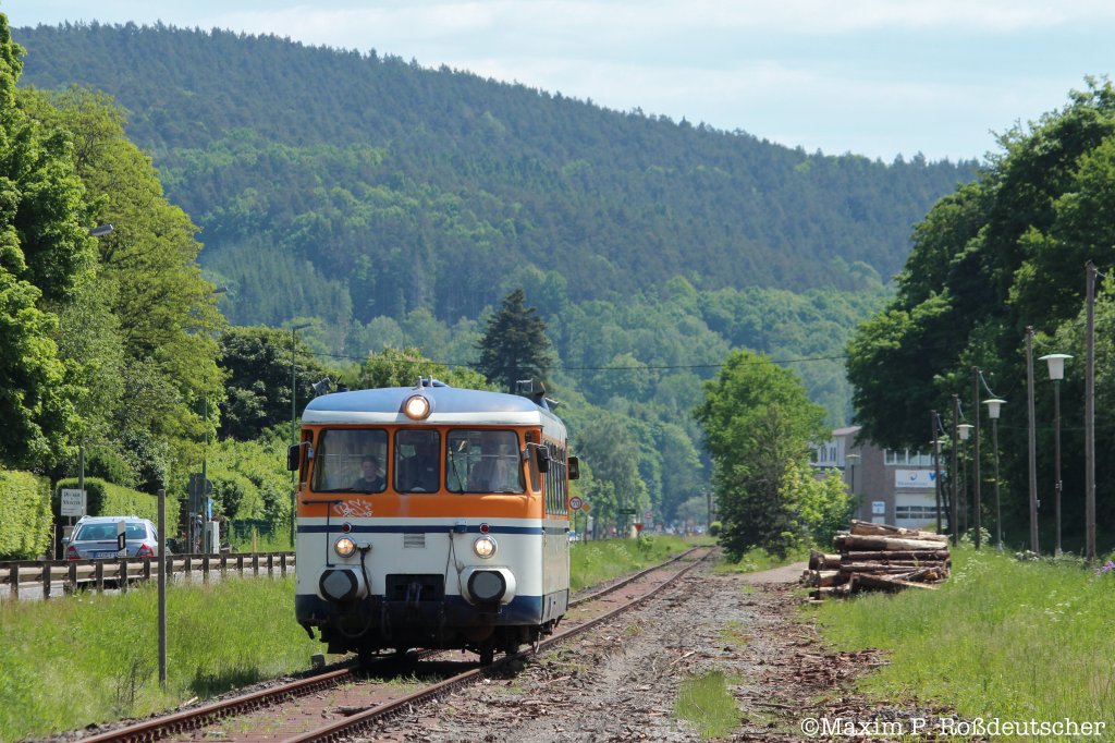 RSE VT9 auf der Oleftalbahn zwischen Kall -Schleiden - Hellenthal kurz vor Gemnd. 27.5.2012.