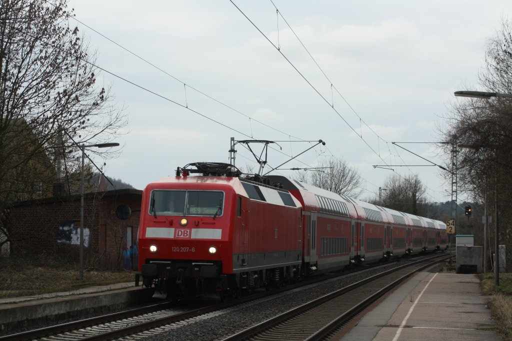 RSX 10919 (ex RE 9) mit 120 207 in Nothberg nach Siegen am 13.02.2011