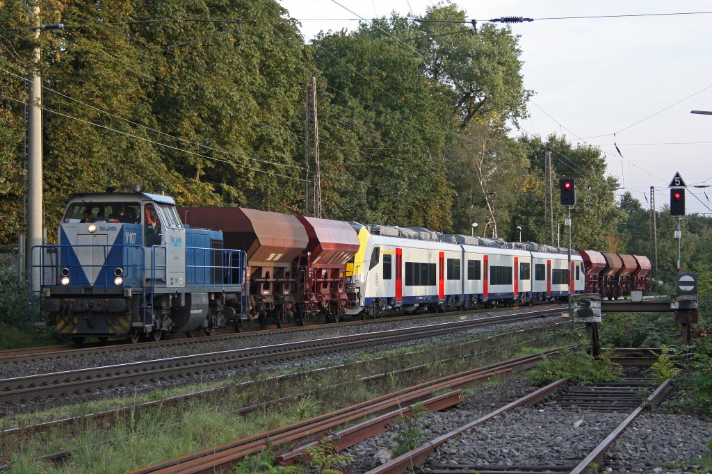 RTB V107 am 29.9.10 mit einem neuen Belgischen Triebzug in Ratingen-Lintorf