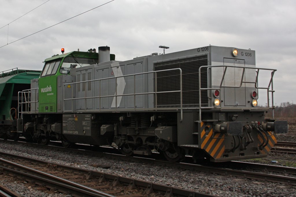 RTB V156 (275 6379zieht am 6.2.11 einen Getreidezug durch Duisburg-Bissingheim