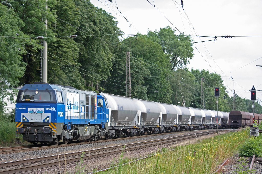 RTB V203 am 4.7.12 mit einem Getreidezug in Ratingen-Lintorf.