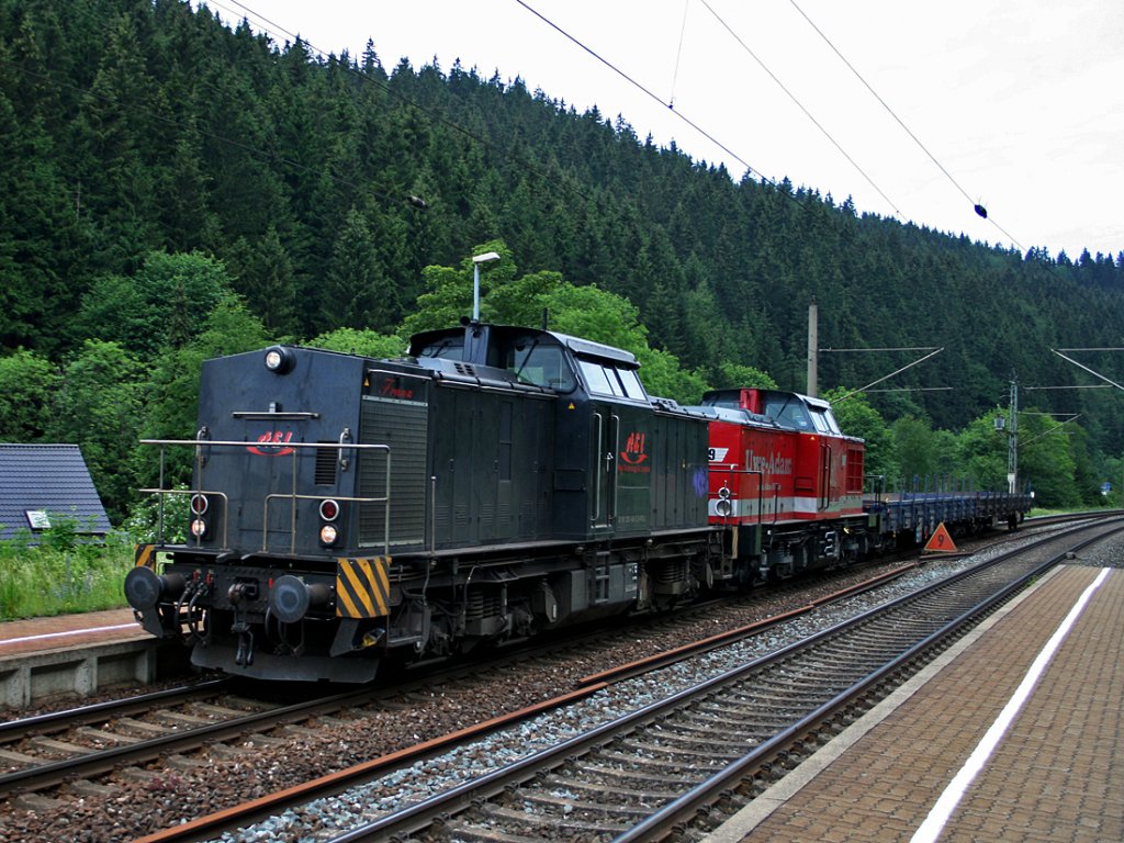 rt&l 203 148 und Adam 19  Selina  mit einem Dienstzug am 09.06.2011 in Frtschendorf Richtung Pressig-Rothenkirchen
