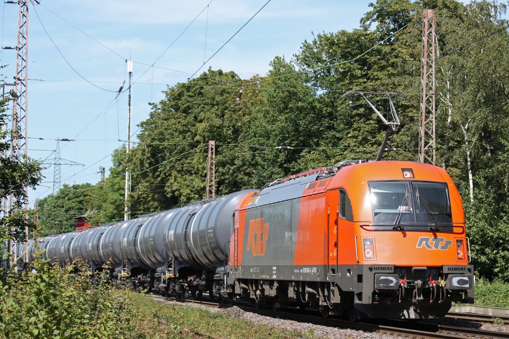 RTS 1216 903 am 16.8.12 mit einem Kesselzug in Ratingen-Lintorf.
