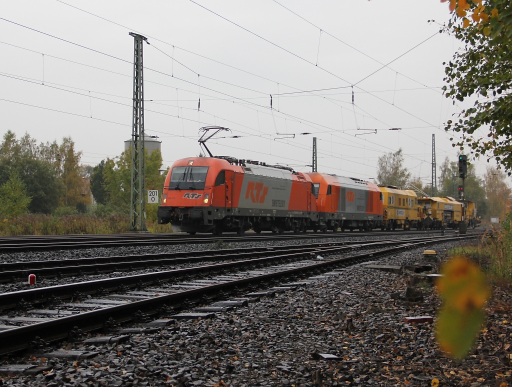 RTS 1216 903 mit Hercules dahinter und etwas Bauzeugs in Fahrtrichtung Norden. Aufgenommen in Eschwege West am 12.10.2012.