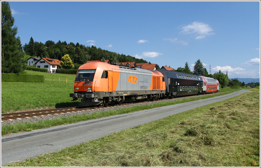 RTS 2016 905 fhrt mir zwei Stockwagen als R 4378 von Wies Eibiswald nach Graz Hbf.  
Deutschlandsberg  27.6.2011