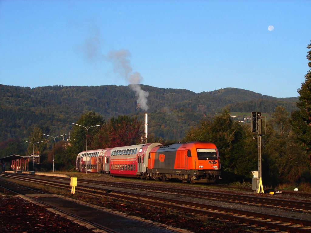 RTS 2016 907 mit Doppelstockwagen bei GKB (Graz-Kflacher Bahn)  Plan B .
Deutschlandsberg 14.10.2011.
