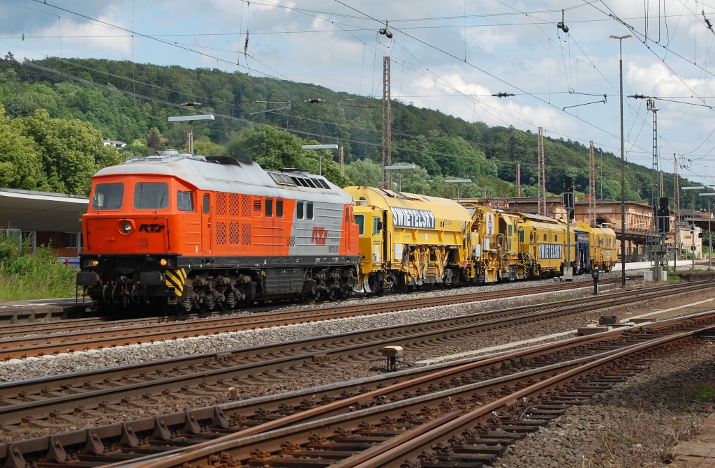 RTS 230 077 mit DBV 24998 Mindelheim - Helmstedt, bei der Abfahrt in Kreiensen. Die Lok ist noch altbelftet und machte bei der Abfahrt einen irren Sound