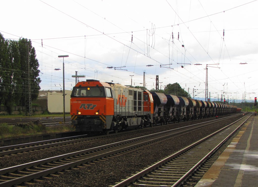 RTS 272 205-6 mit rail pro-Wagen Richtung Linz (Rhein), am 10.07.2012 in Neuwied.