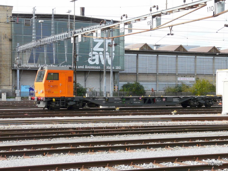 RTS Rail - Containertransport Steuerwagen Stmgmss-t  95 85 272 0 902-6 im Gterbahnhof von Winterthur am 11.10.2009