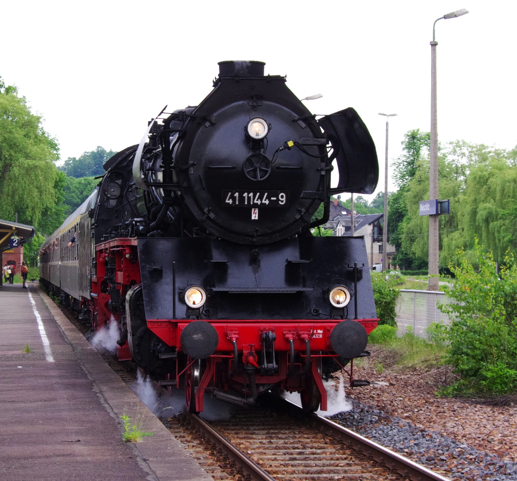 Rckfahrt aus Cheb!

Nach dem Treffen von 4 Dampfzgen in Cheb war 41 1144-9 am Abend auf dem Rckweg nach Gera. In Weischlitz im Vogtland gab es einen kurzen Halt bevor es ber die Elstertalbahn nach Gera ging.

21 Mai 2011