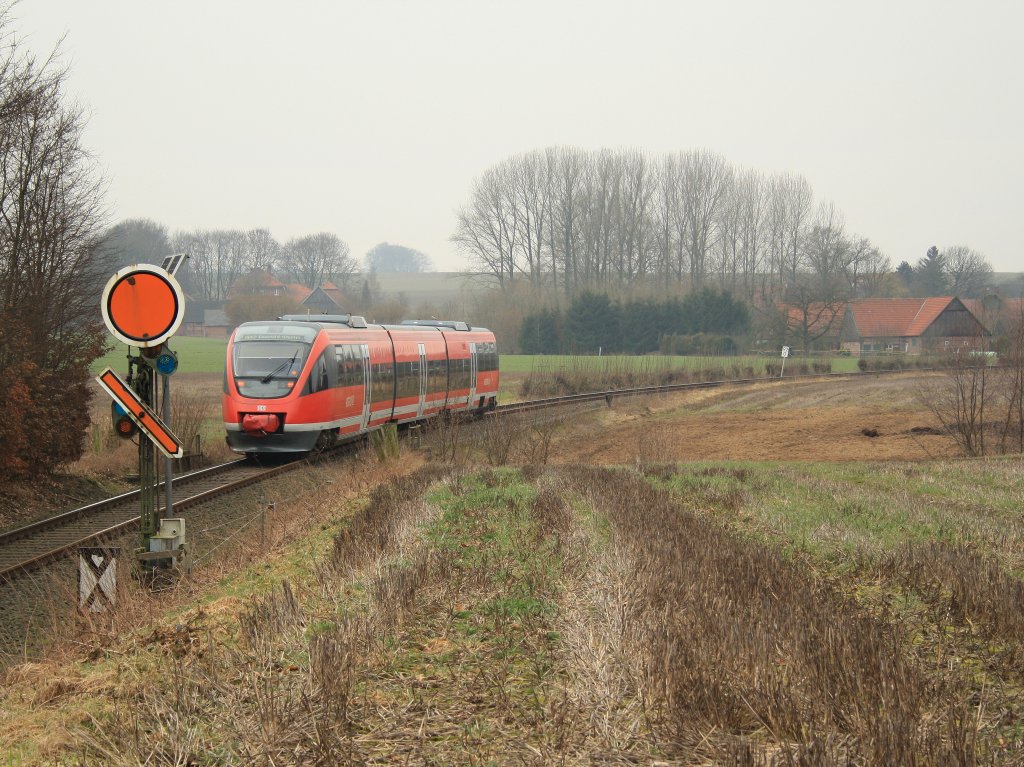 Rckschuss auf 643 061 kurz vor Erreichen des Bahnhof's Havixbeck.
Im Herbst diesen Jahres werden diese Formsignale durch KS-Signale ersetzt.
Havixbeck, 26.02.2011
