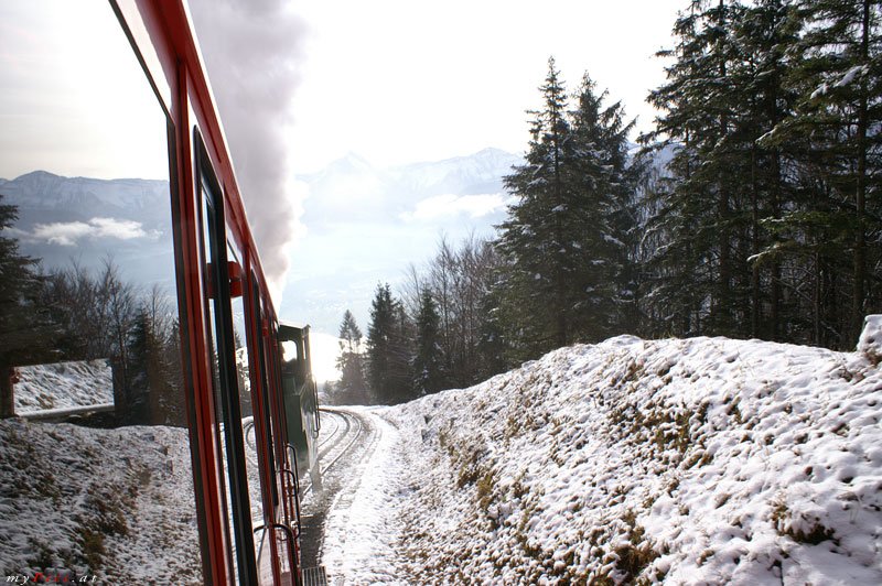 Runter in das Tal mit der Schafbergbahn im Dezember 2009.